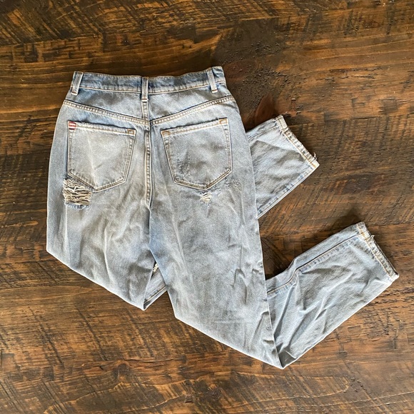 BDG Jeans 26 Light Wash Distressed Mom High Rise Ripped Urban Outfitters - Picture 6 of 12